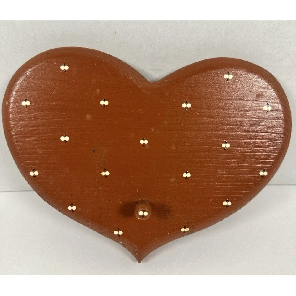 VTG Wooden Heart-Shaped Wall Plaque Hanger with a Single Peg Key Holder Red